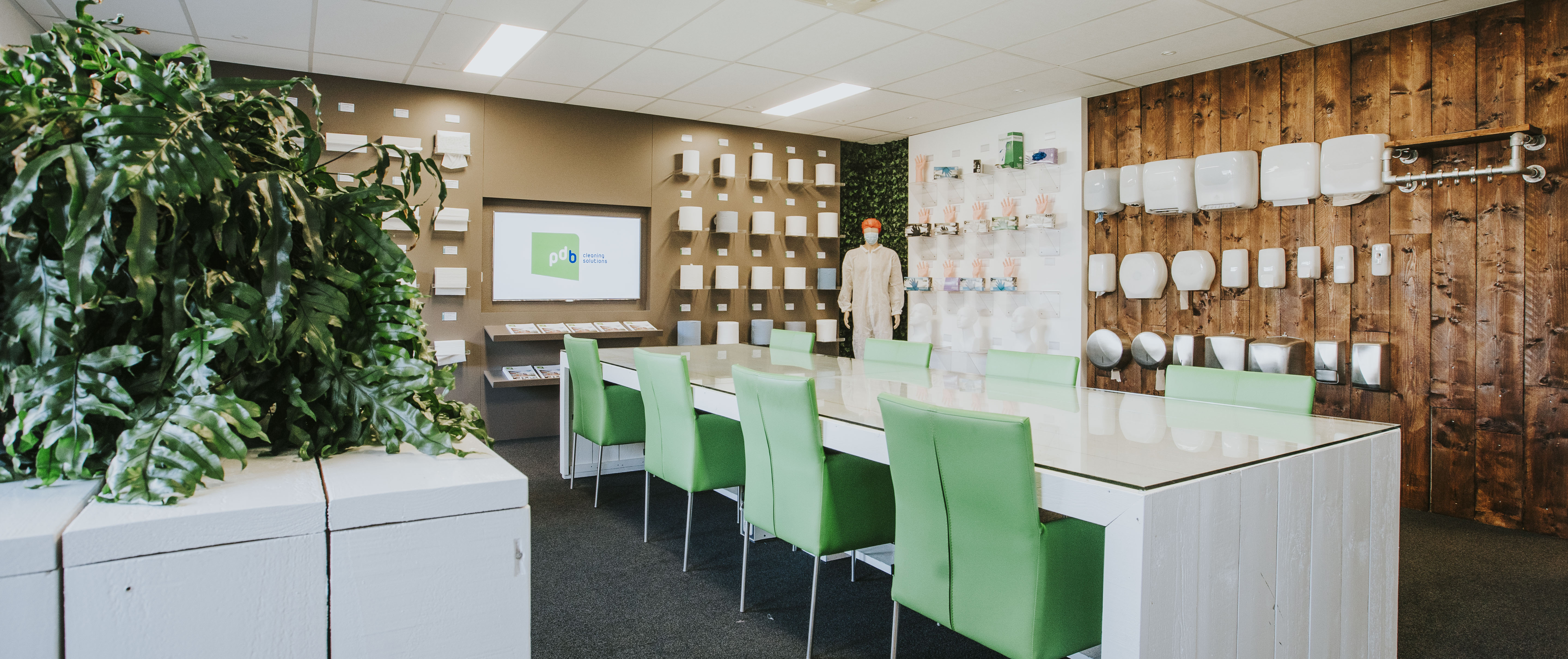 DSC00719 SHOWROOM LAAG